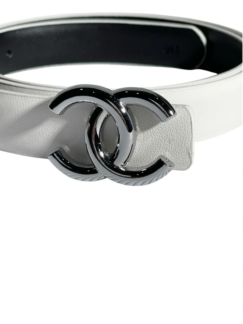 🤍 Women’s Elegant White leather Belt with Black & Silver-Tone Buckle 🤍